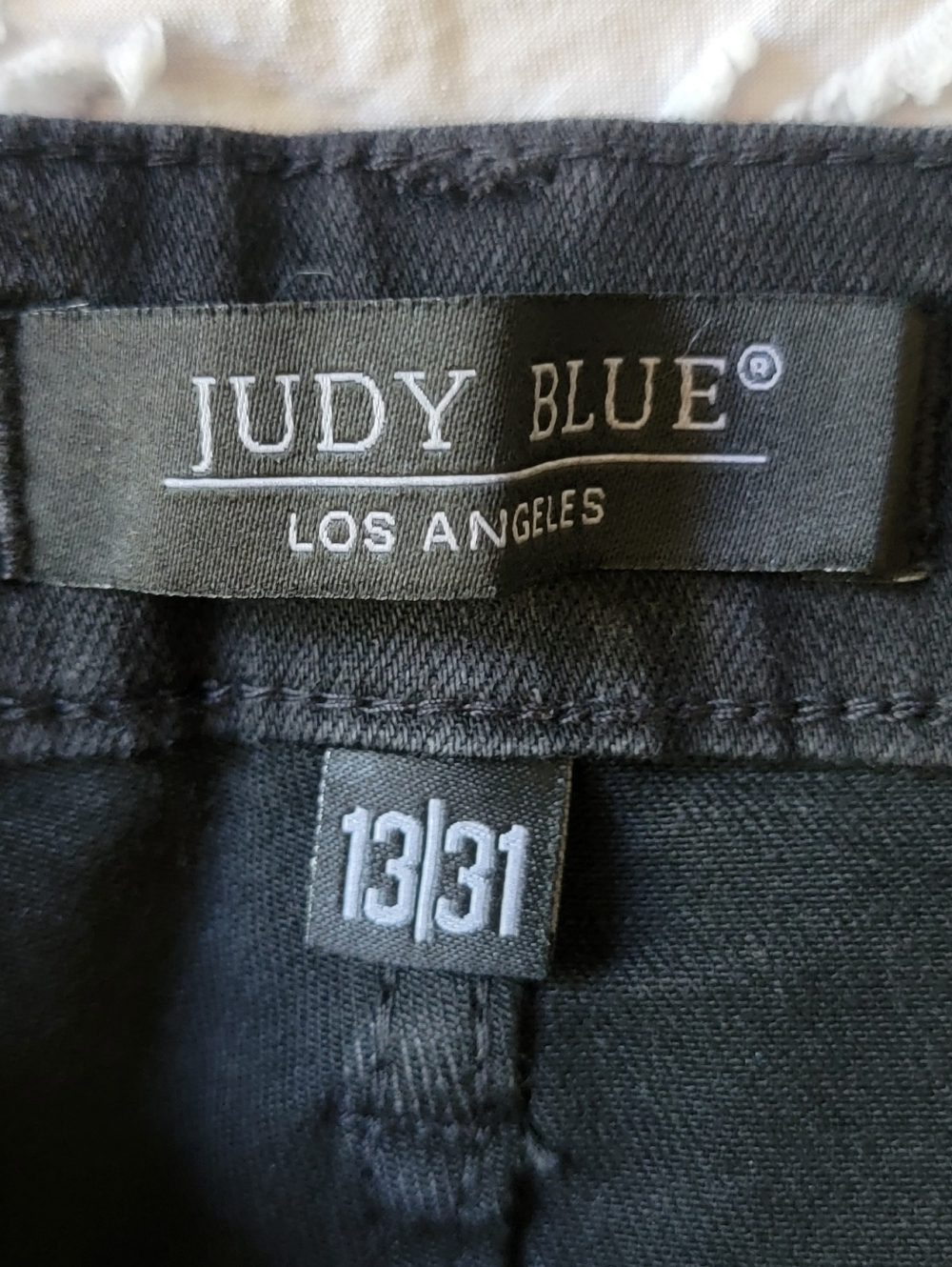Judy Blue Black Mid-Rise Skinny Capri Jeans 13|31 - Picture 3 of 4